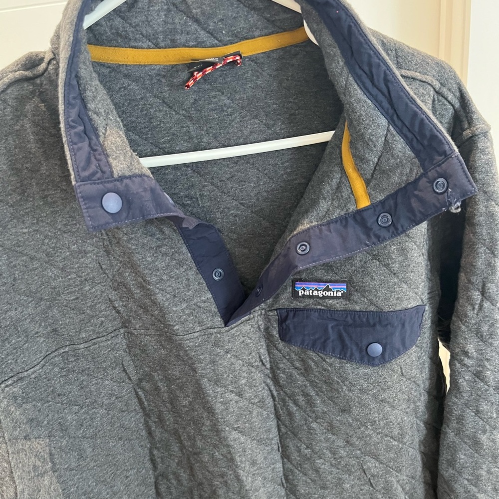 Patagonia Gray 3/4 neck sweatshirt